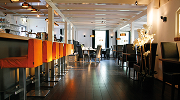 Interieur en de bar van Restaurant De Witte Brug